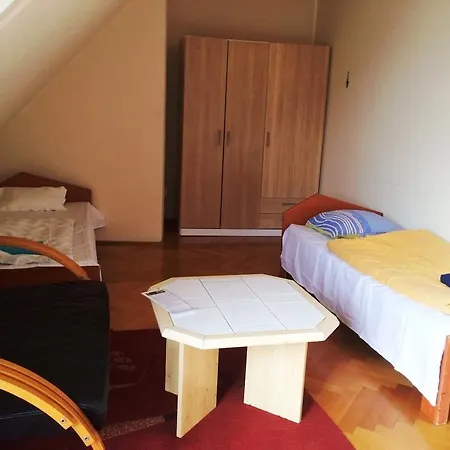 Just Like Hostal *